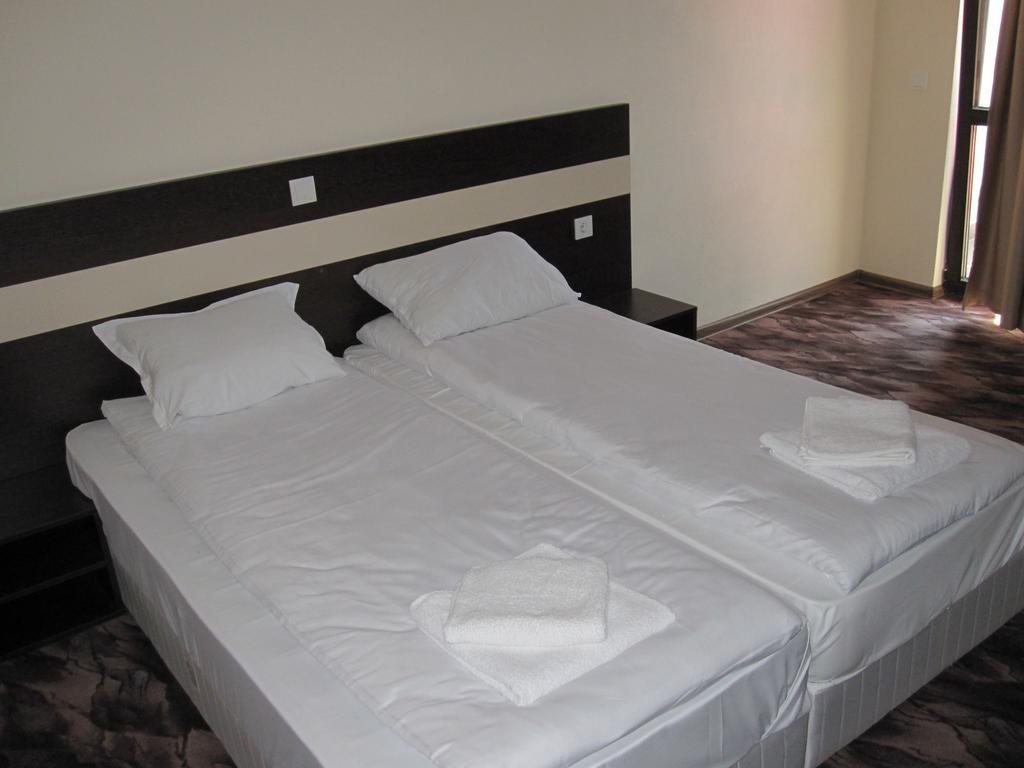 Hotel Deyanira Gorno Dryanovo Quarto foto